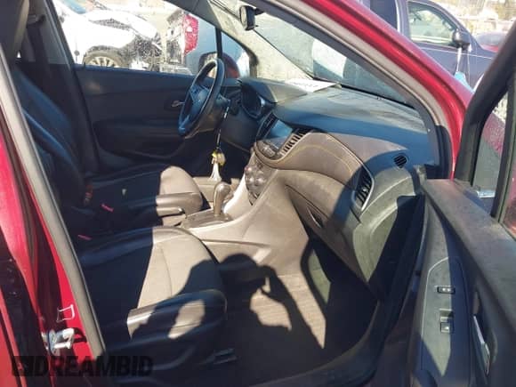 2017 Chevrolet Trax LT with VIN 3GNCJLSB5HL231492, listed as a IAAI auction lot 43349861 with 139,136 mi miles and . Bid and sale history available at DreamBid. Image 5.