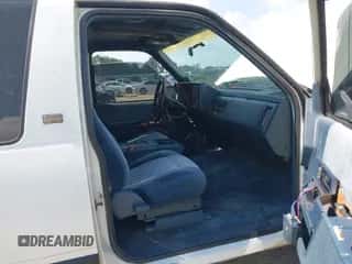 1994 Chevrolet Blazer z VIN 1GNEK18K3RJ411175, wystawiony jako IAAI lot #43214960 z przebiegiem 205 578 mil mil oraz . Historia ofert i sprzedaży dostępna na DreamBid. Obrazek 5.