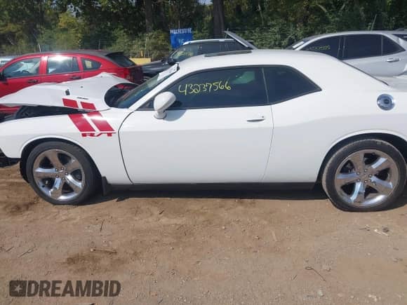 2013 Dodge Challenger R/T Plus z VIN 2C3CDYBT8DH535302, wystawiony jako IAAI lot #43237566 z przebiegiem 91 939 mil mil oraz . Historia ofert i sprzedaży dostępna na DreamBid. Obrazek 15.