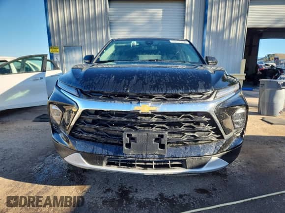 2025 Chevrolet Blazer LT z VIN 3GNKBCR40SS253073, wystawiony jako Copart lot #86892825 z przebiegiem 6 065 mil mil oraz Czysty tytuł • Clean title. Historia ofert i sprzedaży dostępna na DreamBid. Obrazek 5.