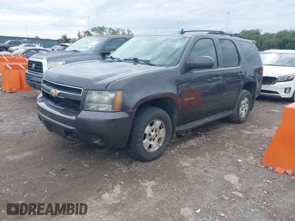 2011 Chevrolet Tahoe LT с VIN 1GNSKBE02BR275494, выставлен на аукционе IAAI как лот 43309783 с пробегом 58 350 миль миль и . История ставок и продаж доступна на DreamBid. Изображение 2.