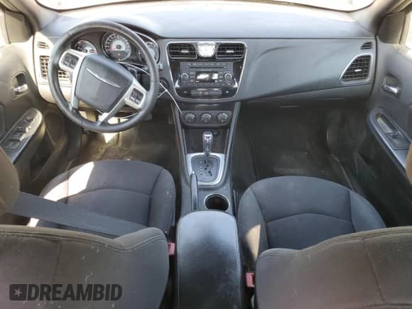 2014 Chrysler 200 Touring z VIN 1C3CCBBG8EN106401, wystawiony jako Copart lot #80568685 z przebiegiem 150 546 mil mil oraz Szkoda całkowita • Salvage title. Historia ofert i sprzedaży dostępna na DreamBid. Obrazek 8.