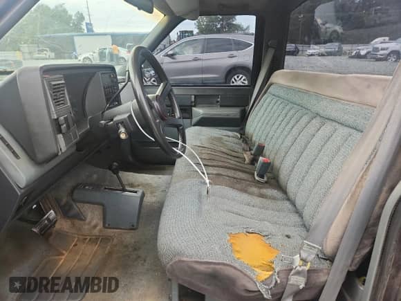1989 GMC Sierra 1500 с VIN 1GTDK14KXKE507989, выставлен на аукционе Copart как лот 67599295 с пробегом 172 284 миль миль и Списание • Salvage title. История ставок и продаж доступна на DreamBid. Изображение 7.