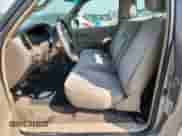2002 Toyota Tundra z VIN 5TBJN32122S221749, wystawiony jako Copart lot #67216615 z przebiegiem 228 008 mil mil oraz Czysty tytuł • Clean title. Historia ofert i sprzedaży dostępna na DreamBid. Obrazek 7.