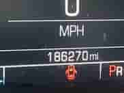 2016 Chevrolet Silverado 1500 LT z VIN 1GCVKRECXGZ398556, wystawiony jako IAAI lot #43061645 z przebiegiem 186 270 mil mil oraz . Historia ofert i sprzedaży dostępna na DreamBid. Obrazek 16.