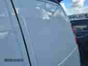 2017 Chevrolet Express Cargo z VIN 1GCWGAFF0H1325647, wystawiony jako IAAI lot #43558820 z przebiegiem 237 387 mil mil oraz . Historia ofert i sprzedaży dostępna na DreamBid. Obrazek 13.