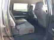 2017 Toyota Tundra SR5 z VIN 5TFEW5F16HX212907, wystawiony jako IAAI lot #42877832 z przebiegiem 123 528 mil mil oraz . Historia ofert i sprzedaży dostępna na DreamBid. Obrazek 8.