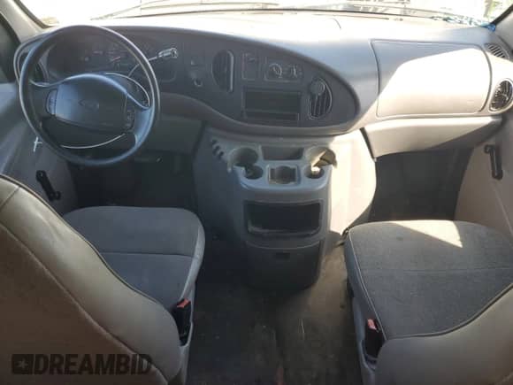 1999 Ford Econoline Cargo z VIN 1FTRE1429XHB51084, wystawiony jako Copart lot #52449865 z przebiegiem 300 002 mil mil oraz Szkoda całkowita • Salvage title. Historia ofert i sprzedaży dostępna na DreamBid. Obrazek 8.