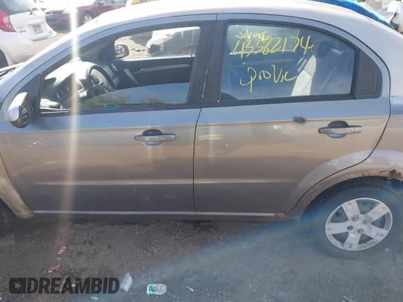 2008 Chevrolet Aveo LS с VIN KL1TD56628B067166, выставлен на аукционе IAAI как лот 43382174 с пробегом 180 707 миль миль и . История ставок и продаж доступна на DreamBid. Изображение 14.