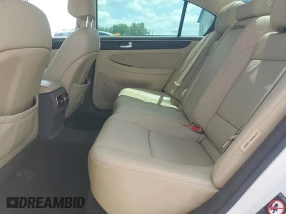 2012 Hyundai Genesis 4.6L z VIN KMHGC4DFXCU188028, wystawiony jako Copart lot #63472205 z przebiegiem 140 823 mil mil oraz Szkoda całkowita • Salvage title. Historia ofert i sprzedaży dostępna na DreamBid. Obrazek 10.