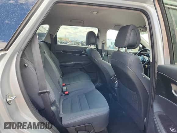 2016 Kia Sorento LX с VIN 5XYPG4A36GG003077, выставлен на аукционе Copart как лот 81327185 с пробегом 128 216 миль миль и На запчасти • Non repairable. История ставок и продаж доступна на DreamBid. Изображение 11.