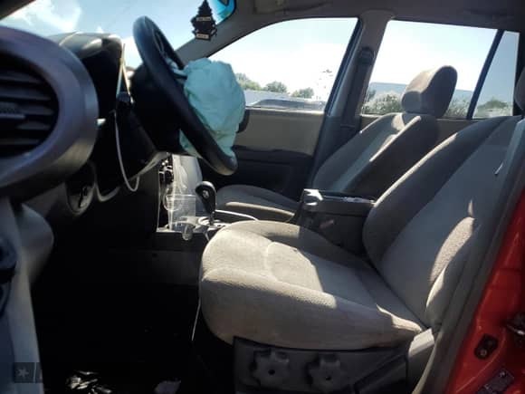 2005 Hyundai Santa Fe GLS с VIN KM8SC13D05U890368, выставлен на аукционе Copart как лот 69817525 с пробегом Не указан миль и Списание • Salvage title. История ставок и продаж доступна на DreamBid. Изображение 7.