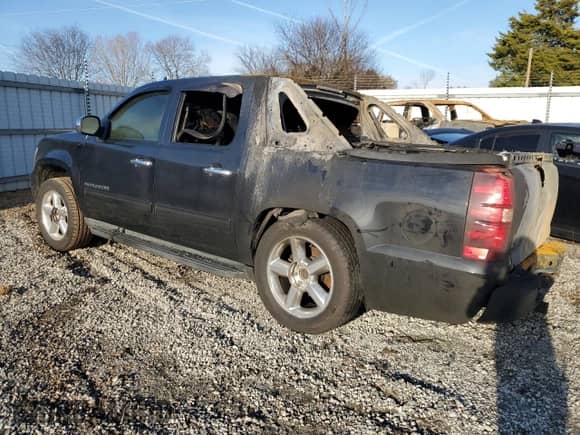 2010 Chevrolet Avalanche LS with VIN 3GNVKEE07AG231732, listed as a Copart auction lot 44714285 with Not provided miles and Salvage title. Bid and sale history available at DreamBid. Image 2.