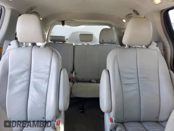 2011 Toyota Sienna XLE z VIN 5TDDK3DC7BS012731, wystawiony jako Copart lot #81952235 z przebiegiem 170 630 mil mil oraz Czysty tytuł • Clean title. Historia ofert i sprzedaży dostępna na DreamBid. Obrazek 10.