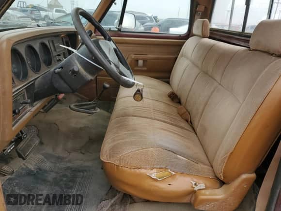1993 Dodge D/W 250 with VIN 1B7KM26C2PS168439, listed as a Copart auction lot 71366565 with 151,816 mi miles and Salvage title. Bid and sale history available at DreamBid. Image 7.