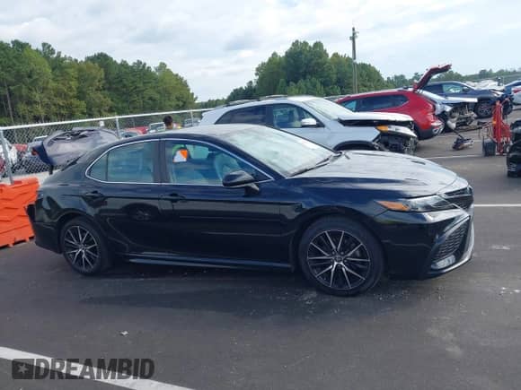 2021 Toyota Camry SE Nightshade z VIN 4T1G11AK8MU494510, wystawiony jako IAAI lot #43225311 z przebiegiem 73 978 mil mil oraz . Historia ofert i sprzedaży dostępna na DreamBid. Obrazek 14.