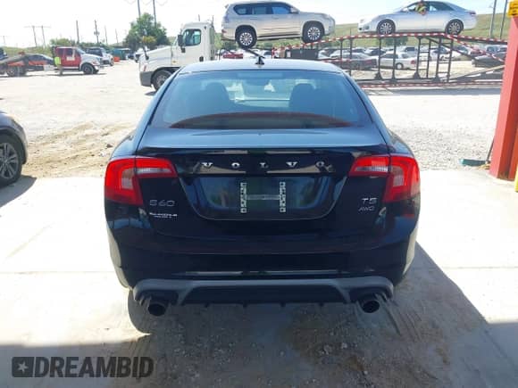 2017 Volvo S60 Dynamic с VIN YV140MTL8H2432506, выставлен на аукционе IAAI как лот 41699488 с пробегом 119 907 миль миль и . История ставок и продаж доступна на DreamBid. Изображение 17.
