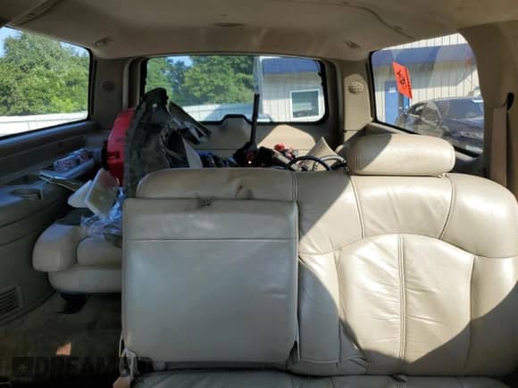 2002 Chevrolet Suburban LS с VIN 1GNFK16Z02J192587, выставлен на аукционе Copart как лот 68169004 с пробегом Не указан миль и На запчасти • Non repairable. История ставок и продаж доступна на DreamBid. Изображение 10.