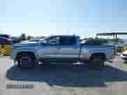 2024 Toyota Tacoma SR5 z VIN 3TMLB5JN5RM039515, wystawiony jako IAAI lot #42416031 z przebiegiem 10 900 mil mil oraz . Historia ofert i sprzedaży dostępna na DreamBid. Obrazek 14.