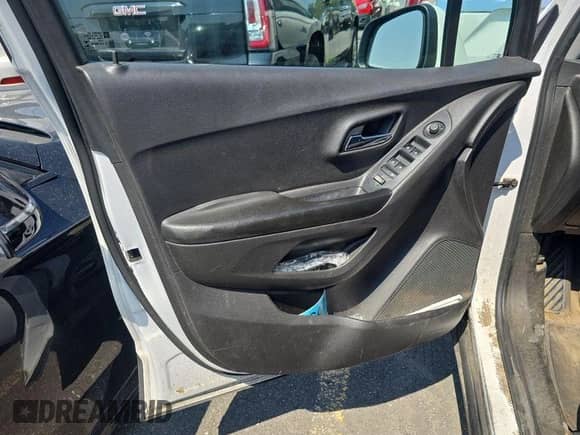 2020 Chevrolet Trax LS с VIN 3GNCJNSB5LL269468, выставлен на аукционе IAAI как лот 43552264 с пробегом 70 378 миль миль и . История ставок и продаж доступна на DreamBid. Изображение 17.