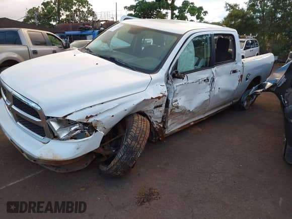 2019 Ram 1500 SLT with VIN 1C6RR7LT9KS696562, listed as a IAAI auction lot 42327369 with Not provided miles and . Bid and sale history available at DreamBid. Image 2.