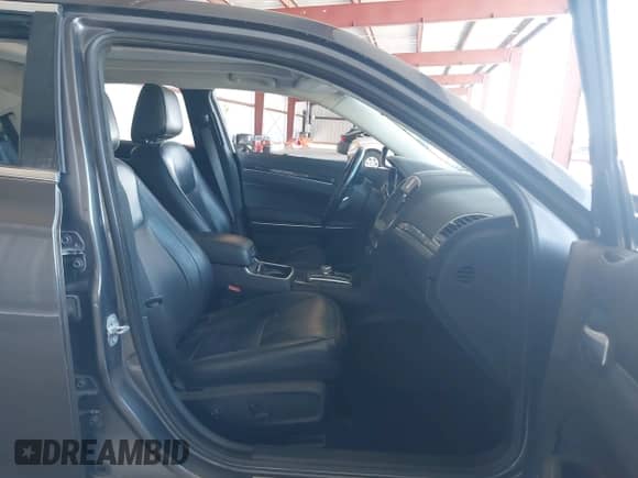 2017 Chrysler 300 C with VIN 2C3CCAEG4HH570837, listed as a IAAI auction lot 42808319 with 124,086 mi miles and . Bid and sale history available at DreamBid. Image 5.