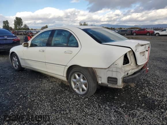 2004 Mercedes-Benz C 240 with VIN WDBRF81J04F526447, listed as a Copart auction lot 76088664 with 132,319 mi miles and Salvage title. Bid and sale history available at DreamBid. Image 2.