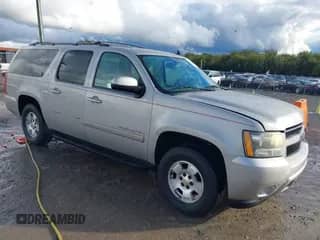 2009 Chevrolet Suburban 2LT z VIN 1GNFC26029R231745, wystawiony jako IAAI lot #43550358 z przebiegiem 388 966 mil mil oraz . Historia ofert i sprzedaży dostępna na DreamBid. Obrazek 1.