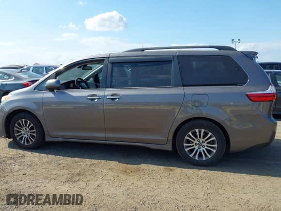 2018 Toyota Sienna XLE Auto Access Seat with VIN 5TDYZ3DC4JS940637, listed as a IAAI auction lot 42780286 with 111,733 mi miles and . Bid and sale history available at DreamBid. Image 14.