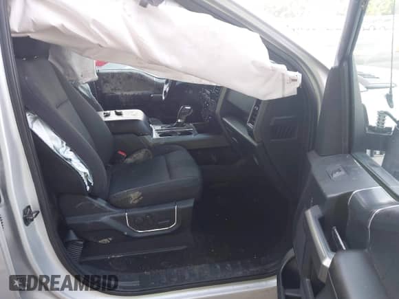 2019 Ford F-150 XLT z VIN 1FTEW1EP6KKD95650, wystawiony jako IAAI lot #42834163 z przebiegiem 100 460 mil mil oraz . Historia ofert i sprzedaży dostępna na DreamBid. Obrazek 5.