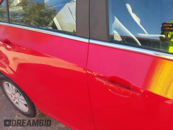 2015 Chevrolet Sonic LT z VIN 1G1JC5SH7F4100294, wystawiony jako IAAI lot #43323695 z przebiegiem 91 103 mil mil oraz . Historia ofert i sprzedaży dostępna na DreamBid. Obrazek 6.