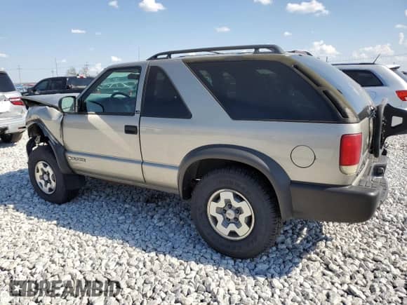 2001 Chevrolet Blazer LS z VIN 1GNCT18W71K130129, wystawiony jako Copart lot #85113764 z przebiegiem 65 992 mil mil oraz Czysty tytuł • Clean title. Historia ofert i sprzedaży dostępna na DreamBid. Obrazek 2.