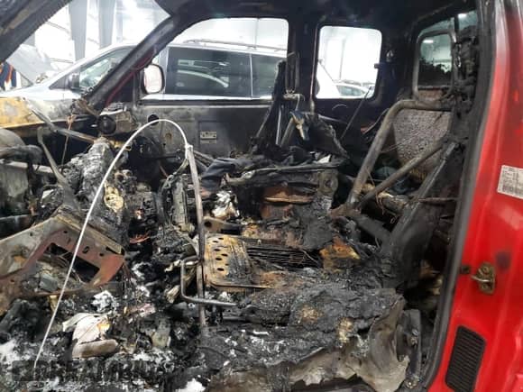 1998 Dodge 1500 с VIN 3B7HF12Z2WG111186, выставлен на аукционе Copart как лот 84419274 с пробегом Не указан миль и На запчасти • Non repairable. История ставок и продаж доступна на DreamBid. Изображение 7.