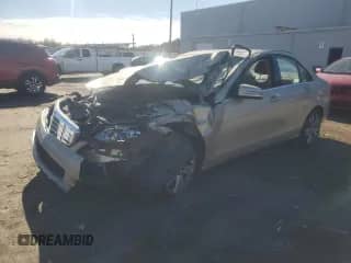 2010 Mercedes-Benz C 300 Luxury z VIN WDDGF5EB5AR125468, wystawiony jako Copart lot #85925405 z przebiegiem 103 275 mil mil oraz Szkoda całkowita • Salvage title. Historia ofert i sprzedaży dostępna na DreamBid. Obrazek 1.