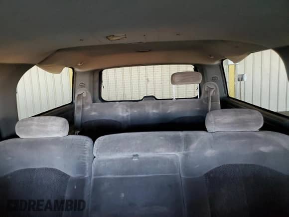 2000 Chevrolet Suburban LS с VIN 3GNEC16TXYG182180, выставлен на аукционе Copart как лот 78740614 с пробегом 280 894 миль миль и Списание • Salvage title. История ставок и продаж доступна на DreamBid. Изображение 10.
