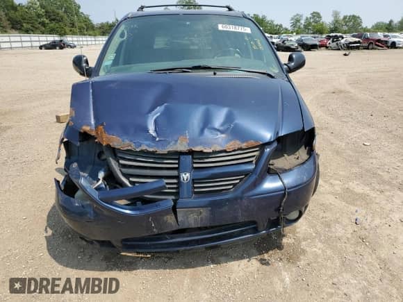 2005 Dodge Caravan SXT with VIN 2D4GP44L65R557890, listed as a Copart auction lot 60318775 with Not provided miles and Salvage title. Bid and sale history available at DreamBid. Image 5.