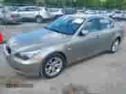 2010 BMW 5 Series 535i xDrive z VIN WBANV9C59AC138328, wystawiony jako IAAI lot #42716033 z przebiegiem 126 473 mil mil oraz . Historia ofert i sprzedaży dostępna na DreamBid. Obrazek 2.