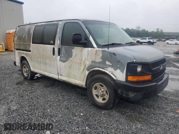 2006 Chevrolet Express Cargo with VIN 1GCFG15X861218207, listed as a Copart auction lot 67570005 with 308,654 mi miles and Clean title. Bid and sale history available at DreamBid. Image 4.