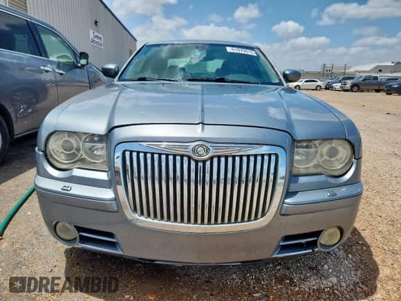 2006 Chrysler 300 C SRT-8 z VIN 2C3LA73W36H377854, wystawiony jako Copart lot #61070615 z przebiegiem 260 778 mil mil oraz Czysty tytuł • Clean title. Historia ofert i sprzedaży dostępna na DreamBid. Obrazek 5.