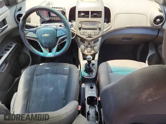 2012 Chevrolet Sonic LT z VIN 1G1JD5SB6C4109315, wystawiony jako Copart lot #61291025 z przebiegiem 143 603 mil mil oraz Czysty tytuł • Clean title. Historia ofert i sprzedaży dostępna na DreamBid. Obrazek 8.