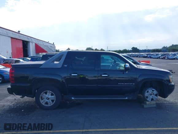 2007 Chevrolet Avalanche 3LT z VIN 3GNFK12387G232506, wystawiony jako IAAI lot #42855244 z przebiegiem 105 748 mil mil oraz . Historia ofert i sprzedaży dostępna na DreamBid. Obrazek 14.