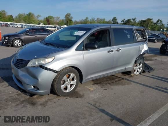 2013 Toyota Sienna L с VIN 5TDZK3DC2DS321418, выставлен на аукционе IAAI как лот 42095972 с пробегом 189 688 миль миль и . История ставок и продаж доступна на DreamBid. Изображение 2.