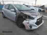 2015 Toyota Prius One z VIN JTDKDTB33F1575685, wystawiony jako IAAI lot #43508333 z przebiegiem 121 064 mil mil oraz . Historia ofert i sprzedaży dostępna na DreamBid. Obrazek 1.