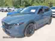 2025 Mazda CX-5 S Carbon Edition z VIN JM3KFBCM7S0587633, wystawiony jako IAAI lot #43335056 z przebiegiem 20 088 mil mil oraz . Historia ofert i sprzedaży dostępna na DreamBid. Obrazek 2.