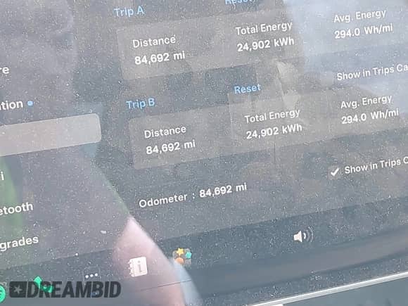 2022 Tesla Model Y Long Range z VIN 7SAYGDEEXNF353853, wystawiony jako IAAI lot #42792563 z przebiegiem 84 692 mil mil oraz . Historia ofert i sprzedaży dostępna na DreamBid. Obrazek 14.