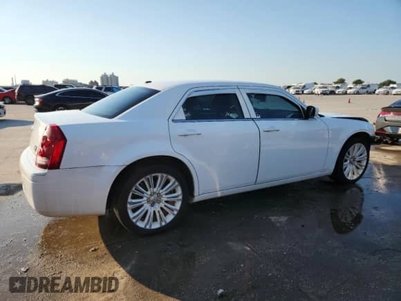 2010 Chrysler 300 S with VIN 2C3CA2CV4AH328326, listed as a Copart auction lot 71128315 with 122,788 mi miles and Salvage title. Bid and sale history available at DreamBid. Image 3.