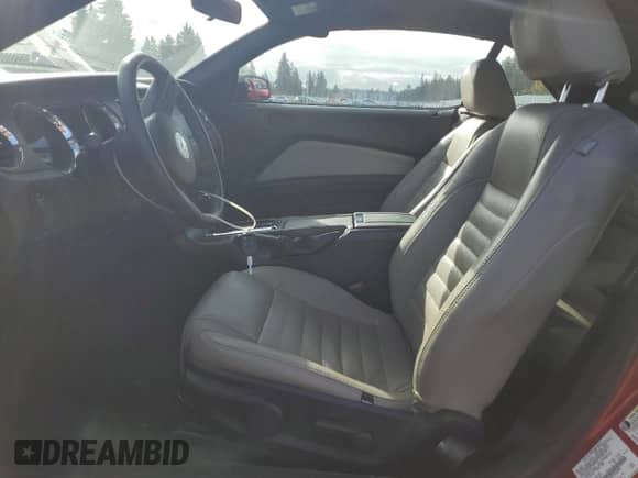 2012 Ford Mustang V6 z VIN 1ZVBP8EM9C5216920, wystawiony jako Copart lot #87427035 z przebiegiem 97 539 mil mil oraz Szkoda całkowita • Salvage title. Historia ofert i sprzedaży dostępna na DreamBid. Obrazek 7.