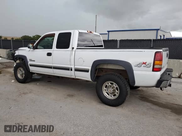 2002 Chevrolet Silverado 2500HD LT с VIN 1GCHK29102E143864, выставлен на аукционе Copart как лот 71846475 с пробегом 253 197 миль миль и Списание • Salvage title. История ставок и продаж доступна на DreamBid. Изображение 2.