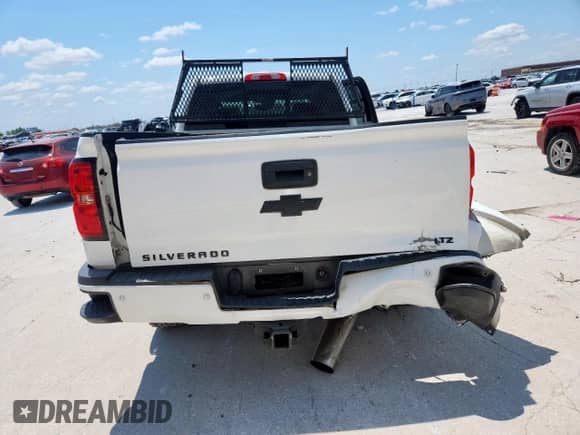 2015 Chevrolet Silverado 2500HD LTZ z VIN 1GC1KWE8XFF664201, wystawiony jako Copart lot #67785295 z przebiegiem 129 648 mil mil oraz Szkoda całkowita • Salvage title. Historia ofert i sprzedaży dostępna na DreamBid. Obrazek 6.
