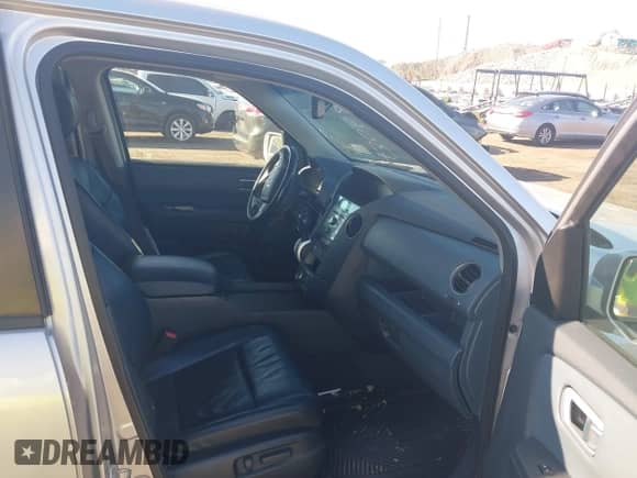 2009 Honda Pilot Touring with VIN 5FNYF488X9B023366, listed as a IAAI auction lot 43068300 with 210,590 mi miles and . Bid and sale history available at DreamBid. Image 5.